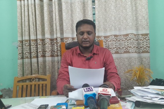 বামনায় ইউপি চেয়ারম্যান ও সদস্যদের  সংবাদ সম্মেলন