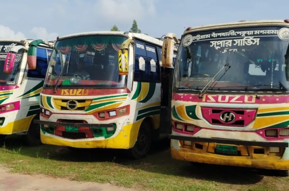 বাঁশখালীতে সেনাবাহিনীর অভিযানে ৯টি বাস আটক, অস্ত্র উদ্ধার