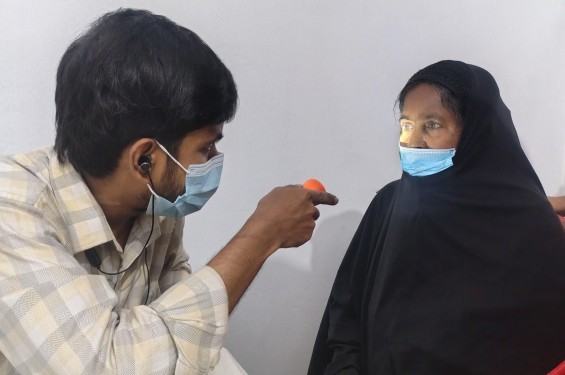 মোংলায় চক্ষু রোগীরা পেলেন বিনামূল্যে চিকিৎসাসেবা