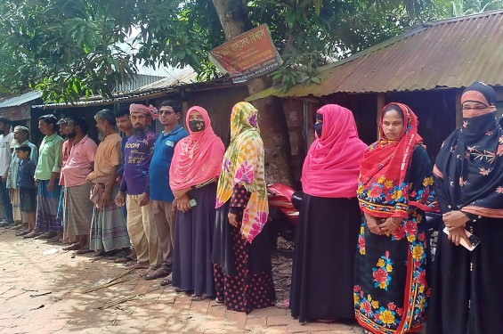 নড়াইলে দোকানঘর পোড়ানোর মিথ্যা মামলায় ফাঁসানোর প্রতিবাদে বিক্ষোভ মিছিল ও মানববন্ধন অনুষ্ঠিত