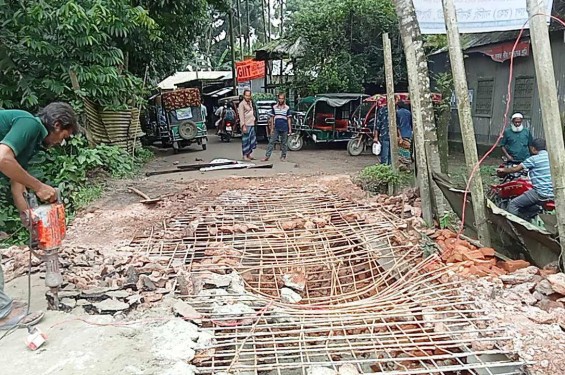 দৈনিক বায়ান্নতে সংবাদ প্রকাশের পর নাগরপুরে ঝুঁকিপূর্ণ কালভার্টের সংস্কার কাজ শুরু