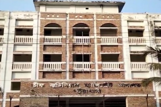 পটুয়াখালী আদালত প্রাঙ্গনে  হামলার ঘটনায় মামলা