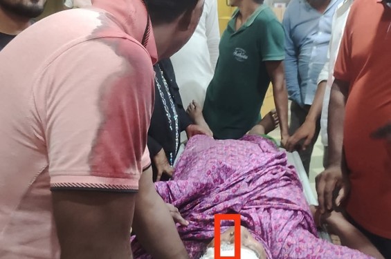 নোয়াখালীতে ঘরে ঢুকে আ.লীগ নতোর মাকে কুপয়িে র্স্বণালংকার লুট
