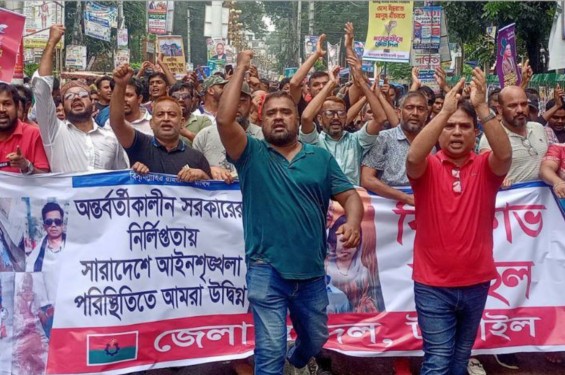 আইনশৃঙ্খলা পরিস্থিতি অবনতির প্রতিবাদে টাঙ্গাইলে যুবদলের বিক্ষোভ