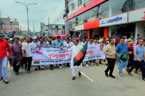 মির্জা ফখরুলের নিজ জেলা ঠাকুরগাঁওয়ে বিএনপি'র বিজয় র‌্যালিতে নেতাকর্মীর ঢল