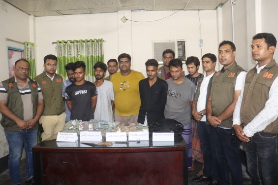 যশোরে অস্ত্র ঠেকিয়ে ৫৫  লাখ টাকা ছিনতাই