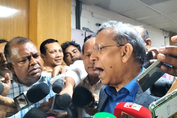 বিএনপি নেতাদের রাজনৈতিক কারণে ধরা হয়নি: আইনমন্ত্রী