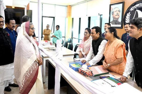 ১ ঘণ্টায় কোটি টাকার মনোনয়ন ফরম বিক্রি আ.লীগের