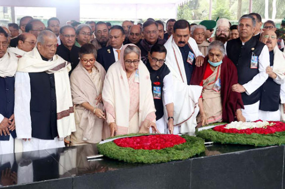 বঙ্গবন্ধু প্রতিকৃতি শ্রদ্ধা জানালেন আ. লীগের সংসদ সদস্যরা