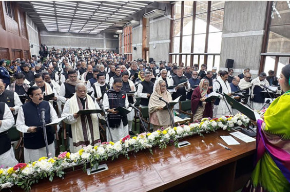শপথ নিলেন নবনির্বাচিত স্বতন্ত্র প্রার্থীরা