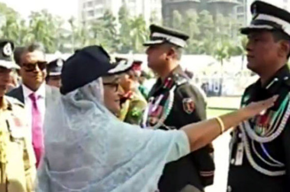 ৪০০ পুলিশ সদস্যকে বিপিএম-পিপিএম পদক পরিয়ে দিলেন প্রধানমন্ত্রী