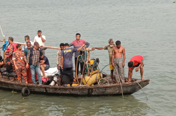 নিখোঁজ ছয়জনকে উদ্ধারে দ্বিতীয় দিনের অভিযান চলছে