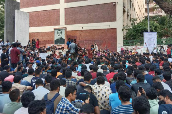 মধ্যরাতে ক্যাম্পাসে ছাত্রলীগের প্রবেশ, প্রতিবাদে উত্তাল বুয়েট