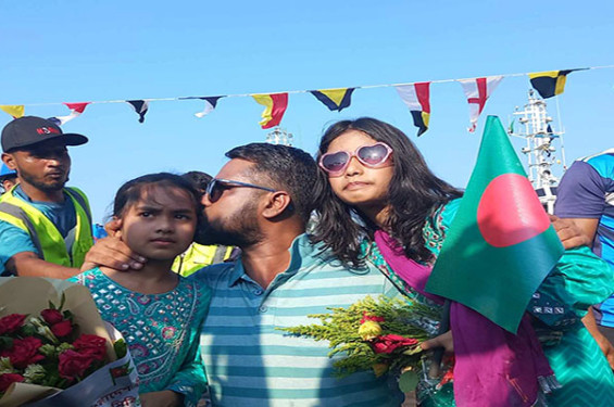 এমভি আবদুল্লাহর ২৩ নাবিকের চোখে পানি, মুখে হাসি