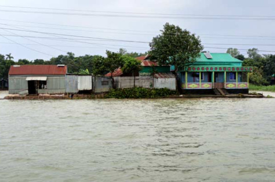 টানা বর্ষণ-পাহাড়ি ঢলে ঈদ আনন্দ নেই সুনামগঞ্জবাসীর