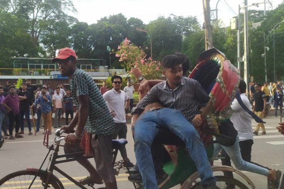 এবার ঢামেক-দোয়েল চত্বর এলাকায় সংঘর্ষ, ককটেল বিস্ফোরণ