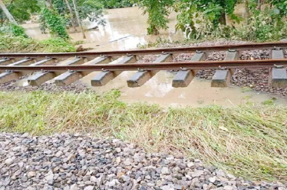 পূর্বাঞ্চলে ১৩ কিলোমিটার রেলপথ ক্ষতিগ্রস্ত