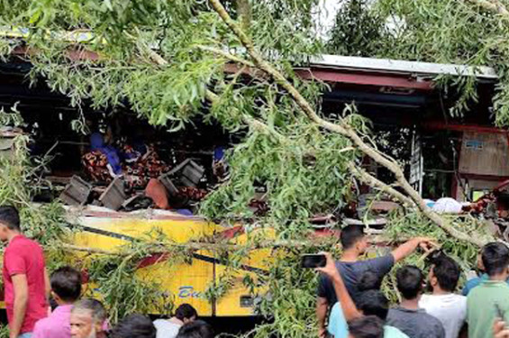 গোপালগঞ্জে বাস-ট্রাক সংঘর্ষে নিহত ৫