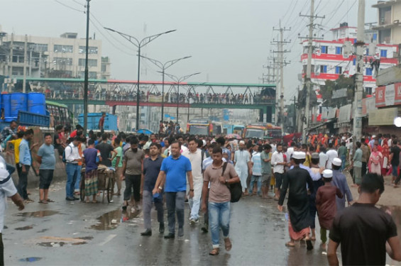 ৫৩ ঘণ্টা পর সড়ক অবরোধ তুলে নিলেন শ্রমিকরা