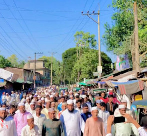 বাঁশখালীতে মসজিদ দখলের অপচেষ্টার প্রতিবাদে মুসল্লিদের বিক্ষোভ