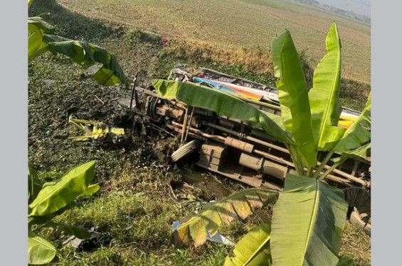 ফরিদপুরে বাস-ট্রাকের মুখোমুখি সংঘর্ষে নিহত ২