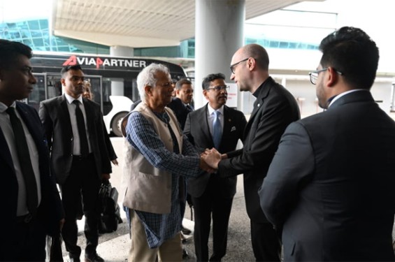 রোমে পৌঁছেছেন প্রধান উপদেষ্টা