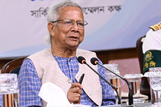 তিন বাহিনীর প্রধানসহ উচ্চ পর্যায়ের বৈঠক প্রধান উপদেষ্টার