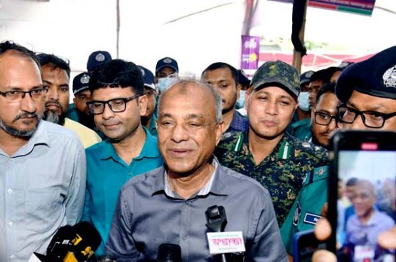 দুর্নীতিবাজরা নেই, তাই গরুর দাম কম: স্বরাষ্ট্র উপদেষ্টা