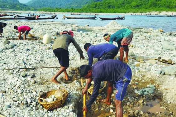 সাদাপাথর লুটপাটে ১৩৭ জন জড়িত : তদন্ত প্রতিবেদন
