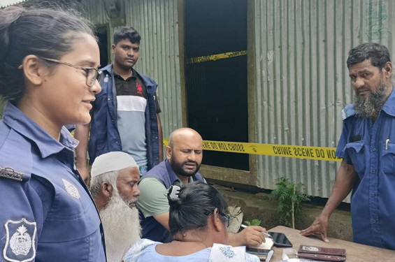 ঘরে স্ত্রীর গলাকাটা লাশ, রশিতে ঝুলছেন স্বামী