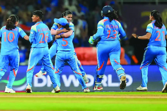 দক্ষিণ আফ্রিকাকে হারিয়ে প্রথমবার বিশ্বকাপ জিতল ভারত