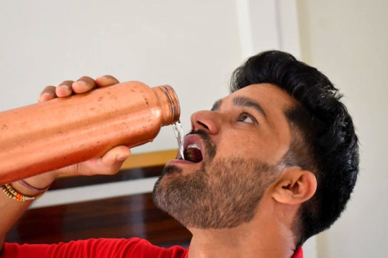 তামার বোতলে পানি খাওয়া কাদের জন্য ক্ষতিকর