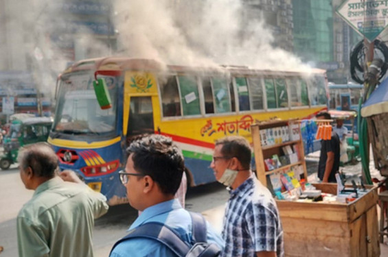 এবার মিরপুরে বাসে আগুন