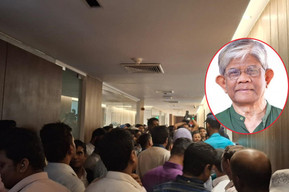 ৬ ঘণ্টা অবরুদ্ধ থেকে সচিবালয় ছাড়লেন অর্থ উপদেষ্টা