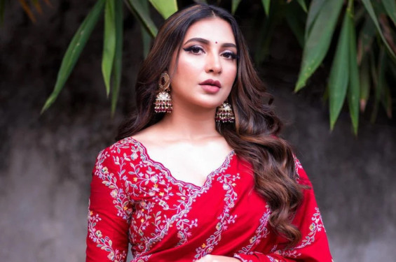 সোশ্যাল মিডিয়ার নেতিবাচকতা নিয়ে খোলামেলা শুভশ্রী