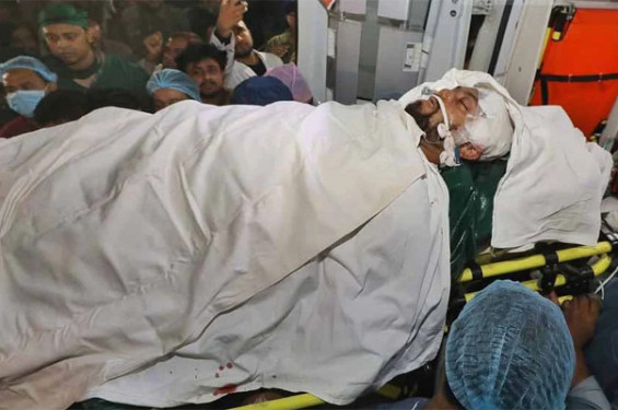 ওসমান হাদিকে নিয়ে সিঙ্গাপুরে যাত্রা করল এয়ার অ্যাম্বুলেন্স
