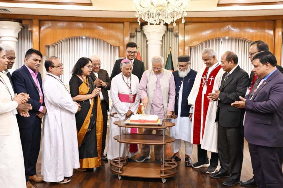 খ্রিস্টান সম্প্রদায়ের প্রতিনিধিদের সঙ্গে প্রধান উপদেষ্টার শুভেচ্ছা বিনিময়