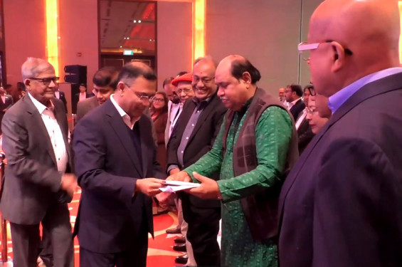 সাংবাদিকদের সঙ্গে তারেক রহমানের শুভেচ্ছা বিনিময়