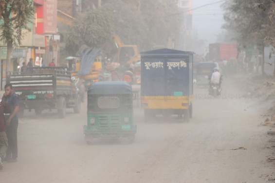 বায়ুদূষণের শীর্ষে ঢাকা