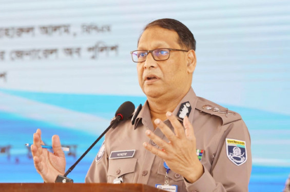 আইন-শৃঙ্খলা নিয়ন্ত্রণে পুলিশ পেশাদারির সঙ্গে কাজ করছে : আইজিপি