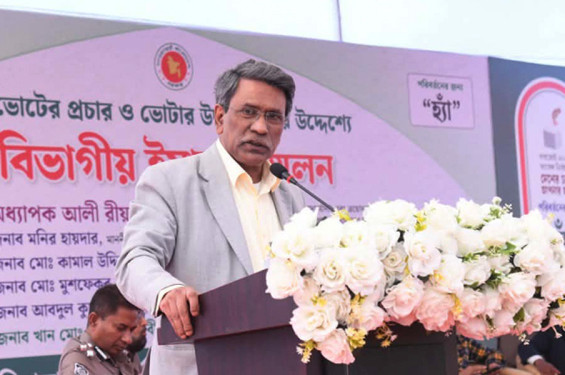সংবিধানের দুর্বলতা দূর করতেই গণভোট : আলী রীয়াজ