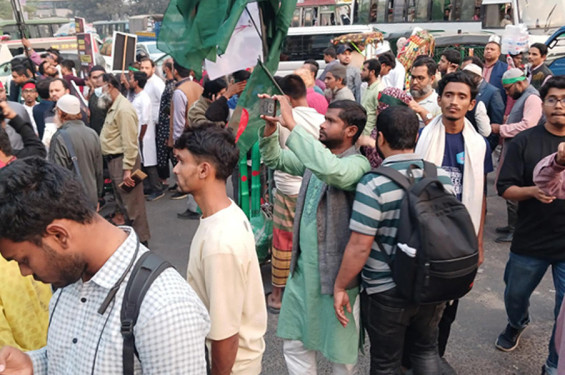 শাহবাগ ছাড়লেন জুলাই ঐক্যের নেতাকর্মীরা