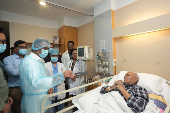 রিজভীকে দেখতে হাসপাতালে গেলেন তারেক রহমান
