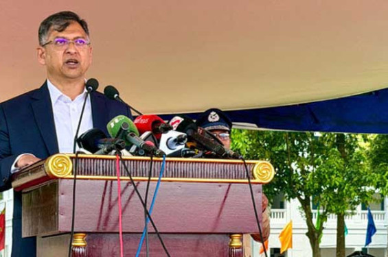 বর্তমান পোশাকে পুলিশ সদস্যরা সন্তুষ্ট নয়: স্বরাষ্ট্রমন্ত্রী