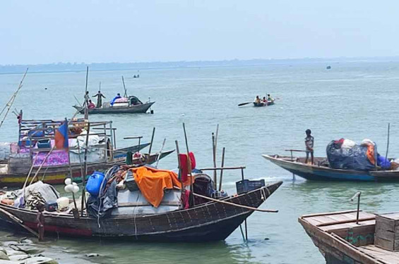 বঙ্গোপসাগরে মাছ ধরায় ৫৮ দিনের নিষেধাজ্ঞা
