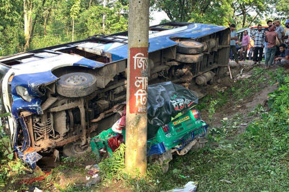 সুনামগঞ্জে বাস-সিএনজির মুখোমুখি সংঘর্ষ, নিহত ৫