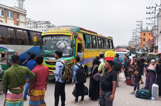 কারখানা ছুটিতে মহাসড়কে ঘরমুখো মানুষের ঢল