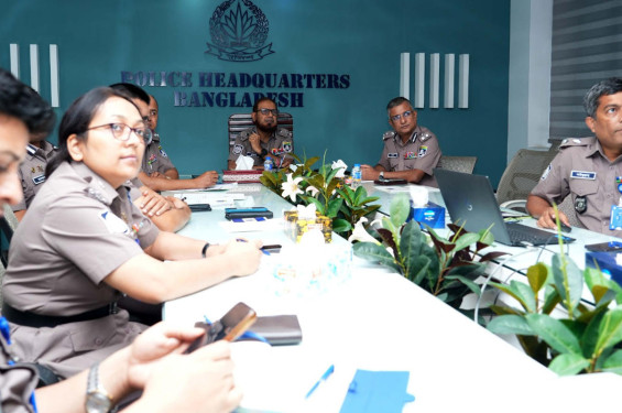পুলিশকে সর্বোচ্চ পেশাদারত্বের সঙ্গে কাজ করার নির্দেশ