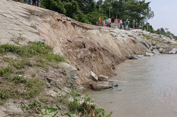 ৪৪৮ কোটি টাকার তীর রক্ষা বাঁধে ফের ধস, আতঙ্ক