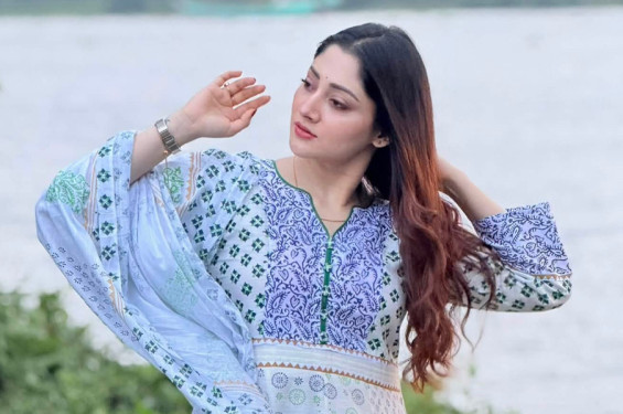 বাগদানের গুঞ্জনের মাঝেই নতুন ছবি প্রকাশ করলেন পূজা